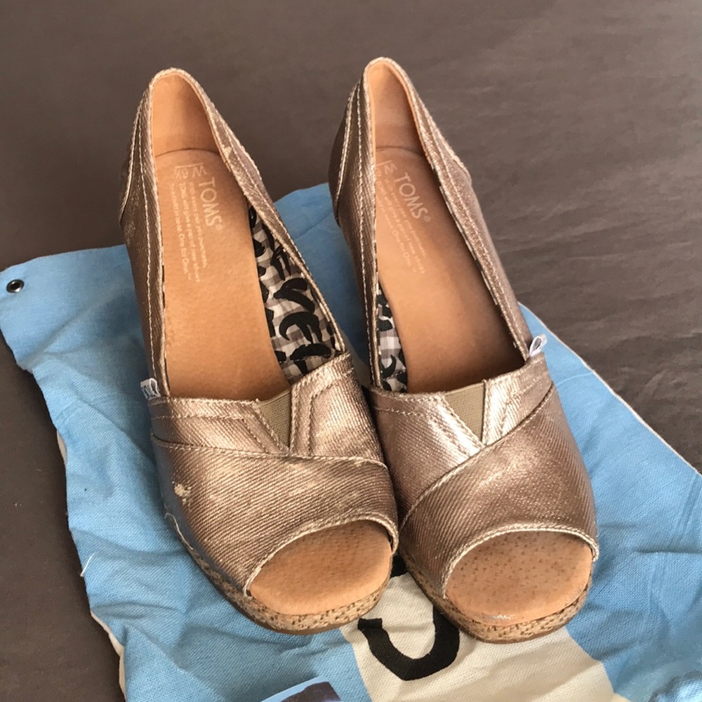 Toms open front silver high heels sandal 3”